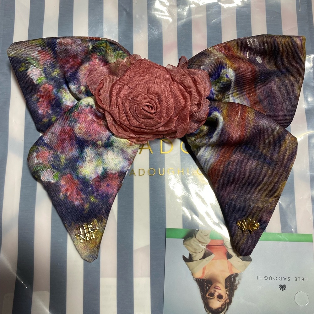 The MET x lele sadoughi Madame Charpentier Renoir printed bow barrette